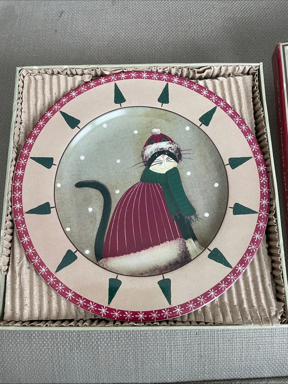 4 Oneida Holiday Cats Stoneware Plates. Winter. Original box and packaging.